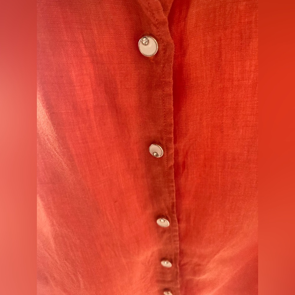 Uniqlo linen sleeves shirt with pretty buttons - Picture 2 of 4